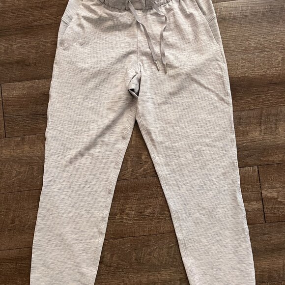 Lululemon On The Fly Pant Vertical Pinstripe Heather Grey/White Size 6 Luxtreme - Picture 14 of 14